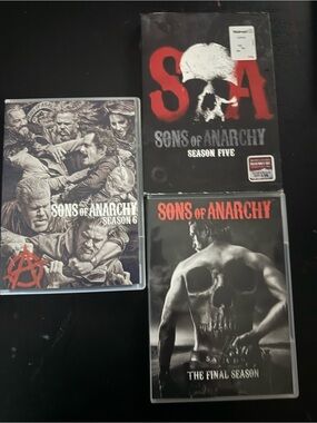 Sons of Anarchy - Complete Seasons 5, 6 & Final Season (Black/Red)